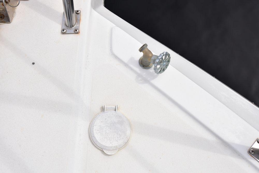 57' 2004 Navigator Rival