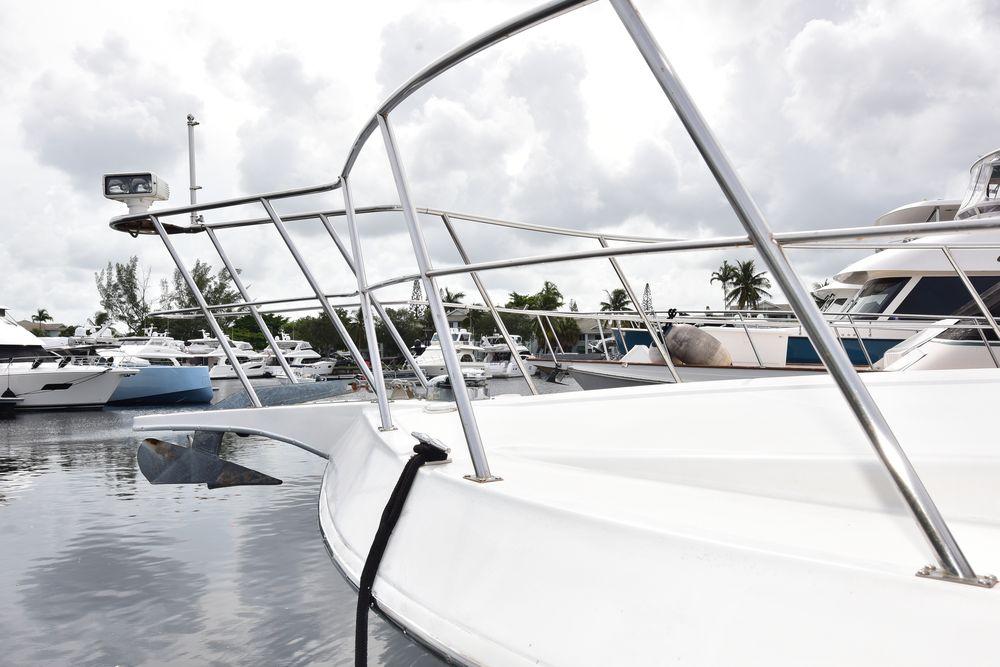 57' 2004 Navigator Rival