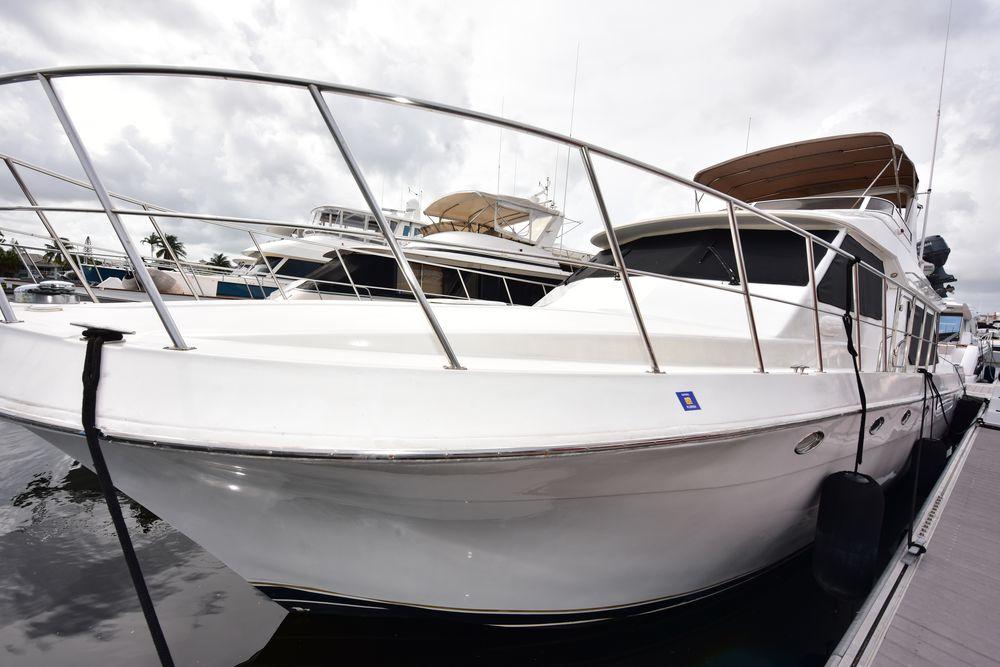 57' 2004 Navigator Rival