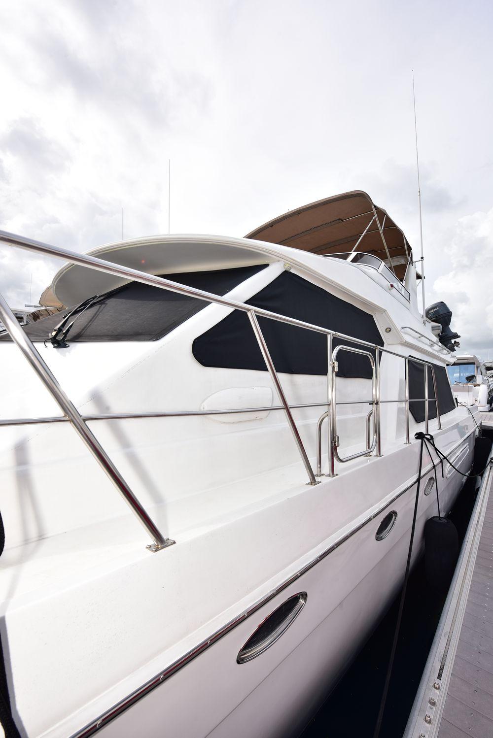 57' 2004 Navigator Rival