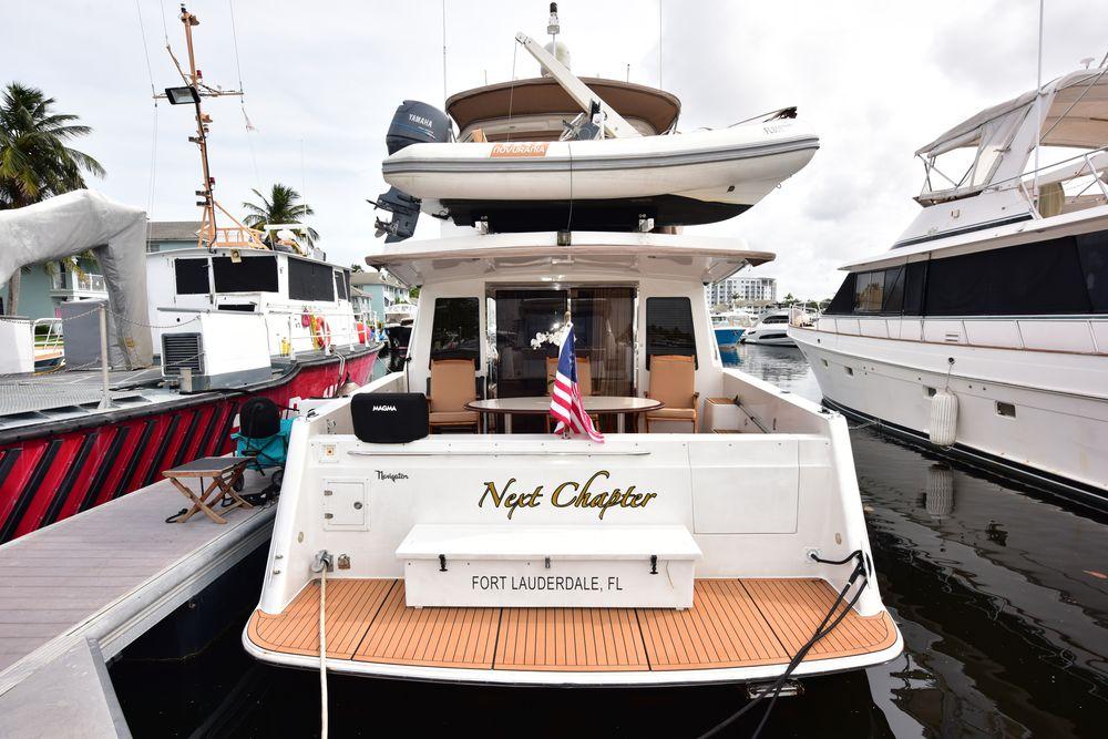 57' 2004 Navigator Rival