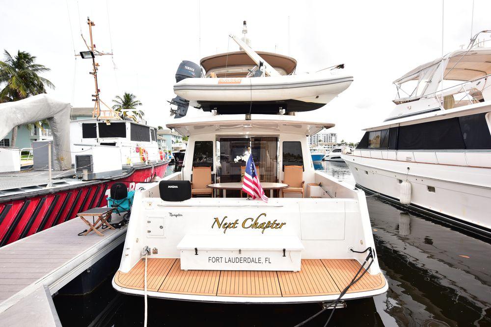 57' 2004 Navigator Rival