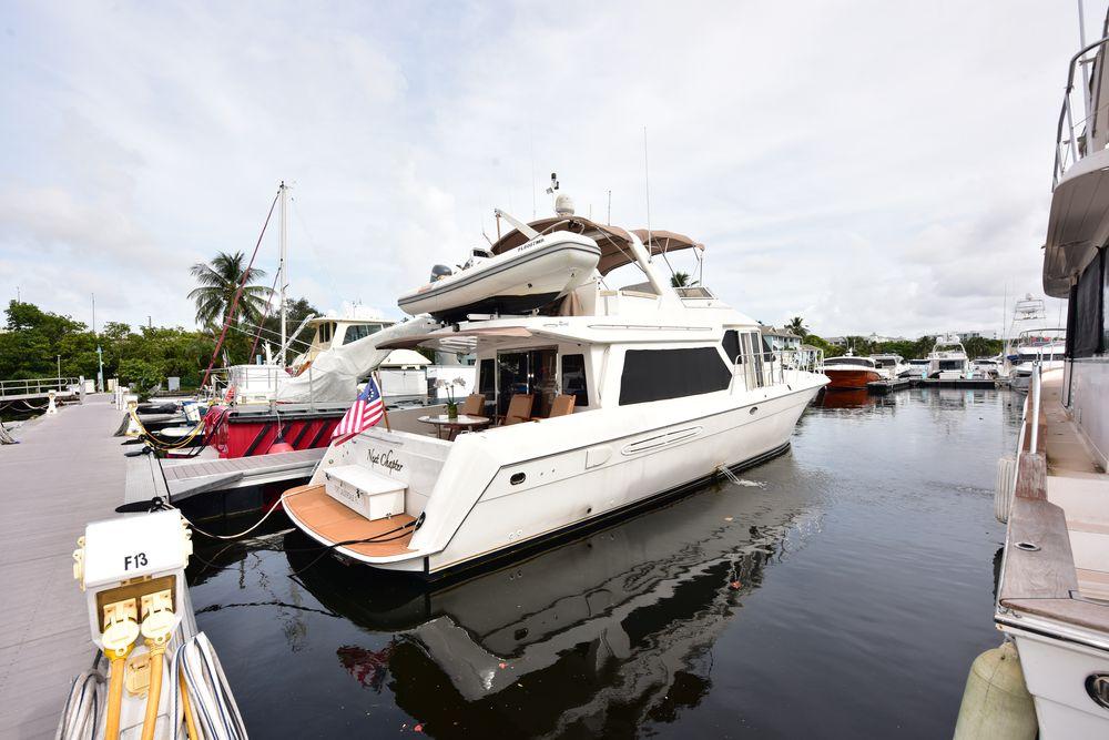 57' 2004 Navigator Rival