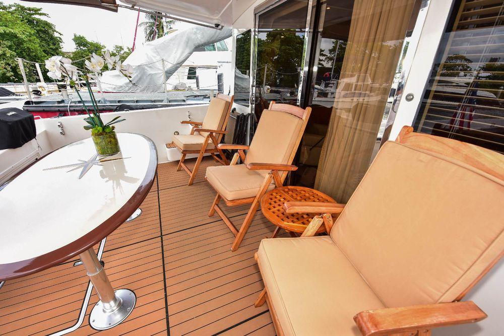 57' 2004 Navigator Rival