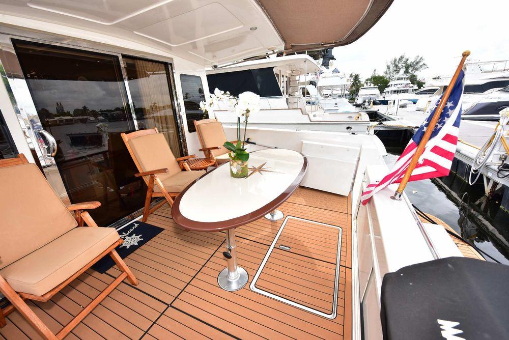 57' 2004 Navigator Rival