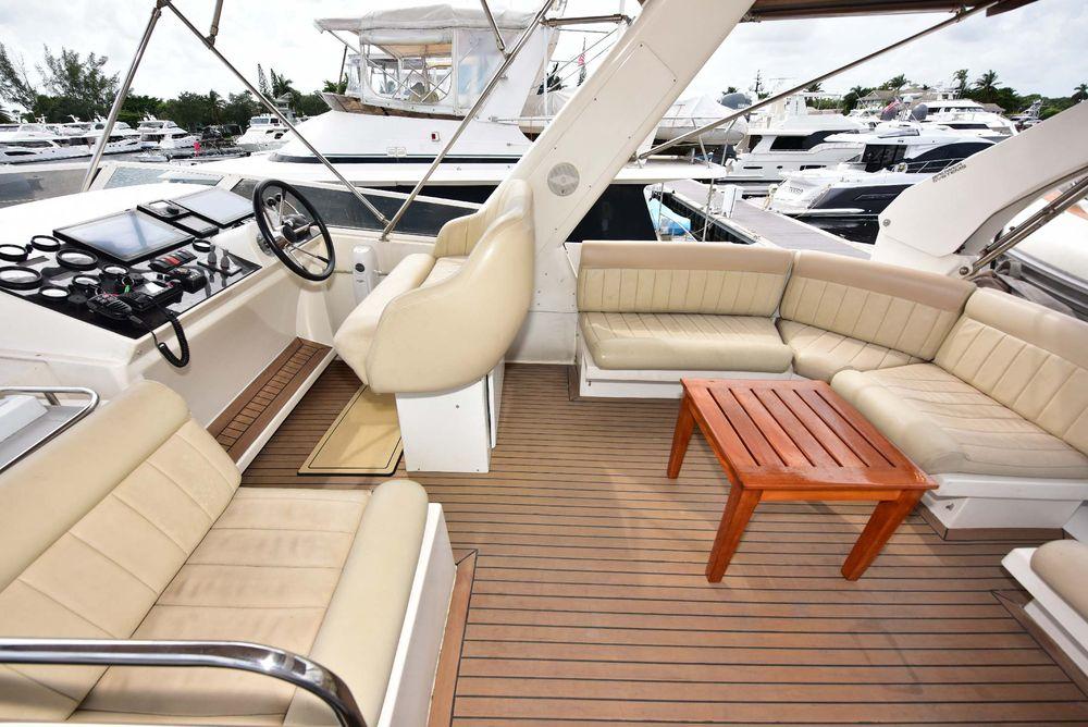 57' 2004 Navigator Rival