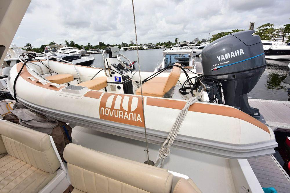 57' 2004 Navigator Rival