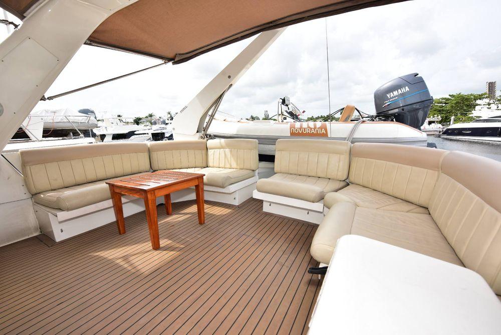 57' 2004 Navigator Rival