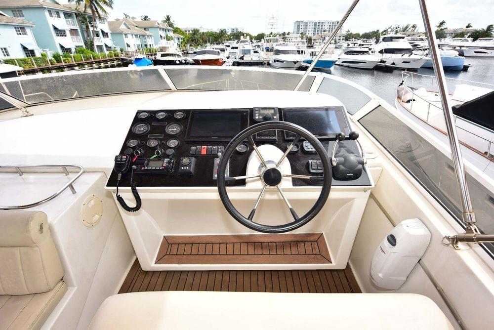 57' 2004 Navigator Rival