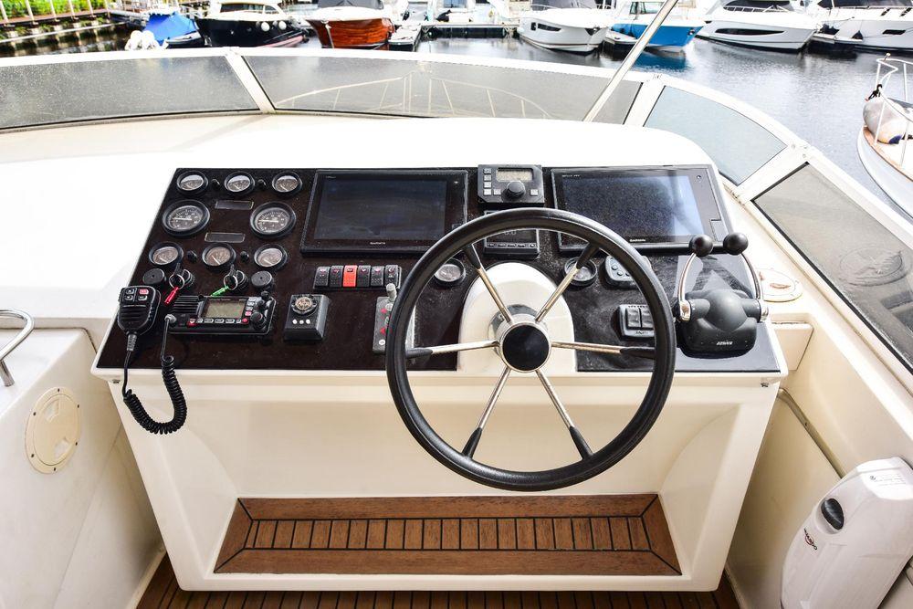 57' 2004 Navigator Rival