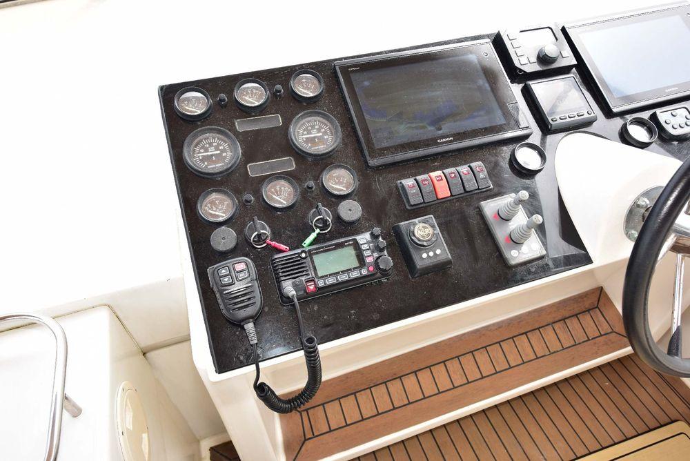 57' 2004 Navigator Rival