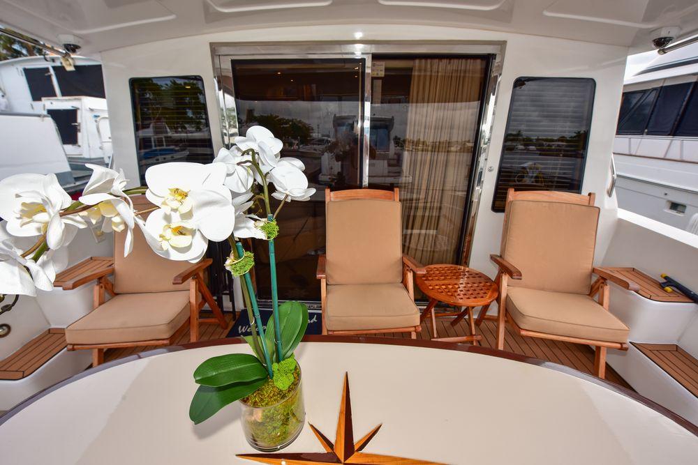 57' 2004 Navigator Rival