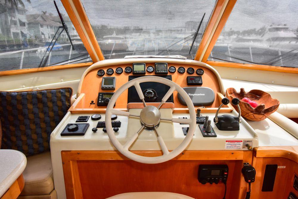 57' 2004 Navigator Rival