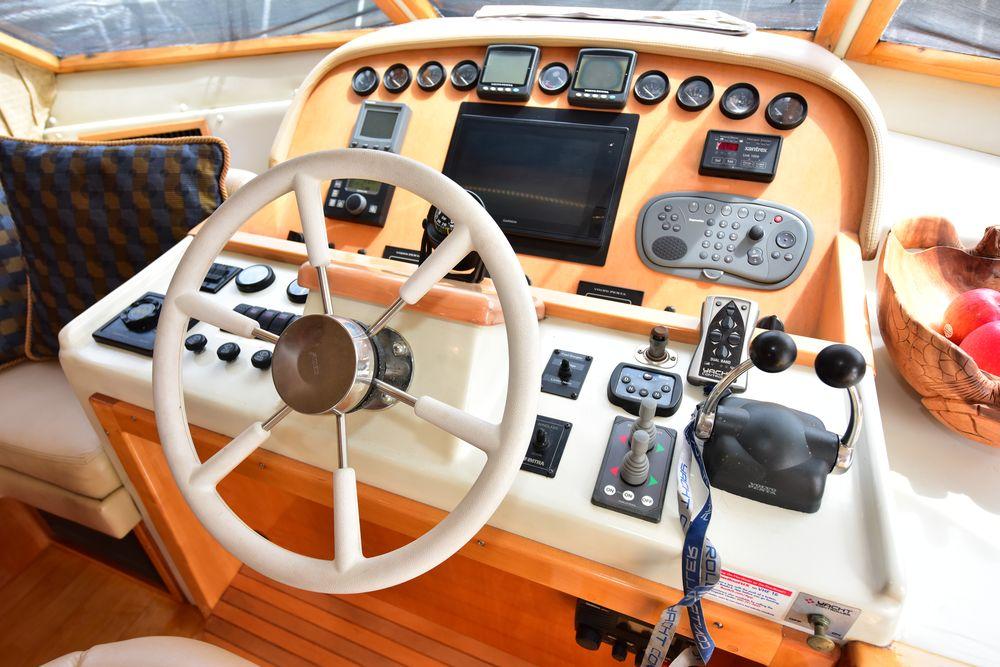 57' 2004 Navigator Rival