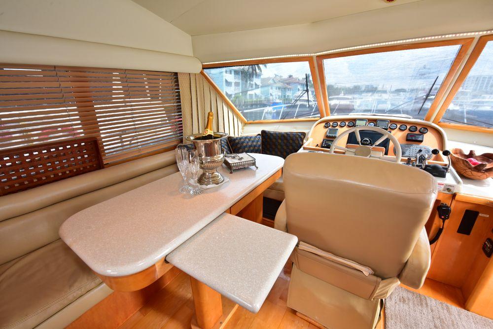 57' 2004 Navigator Rival