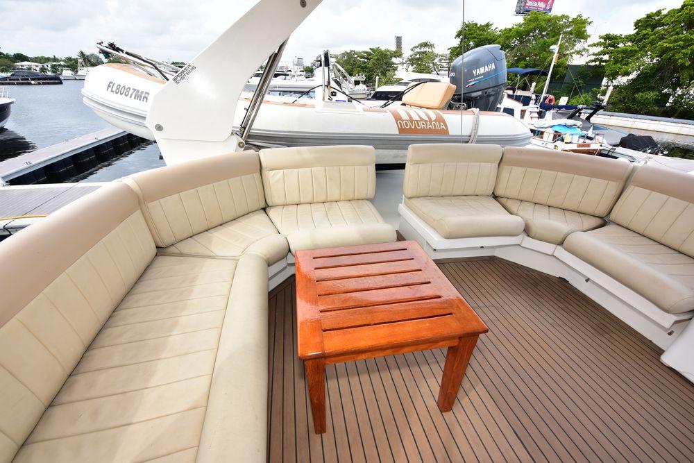 57' 2004 Navigator Rival