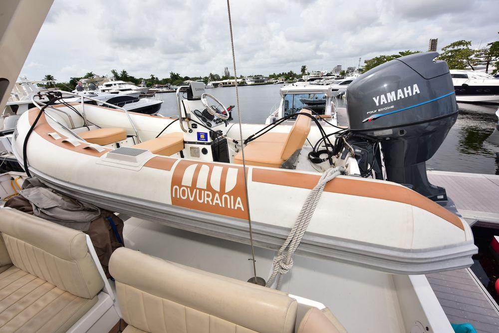 57' 2004 Navigator Rival