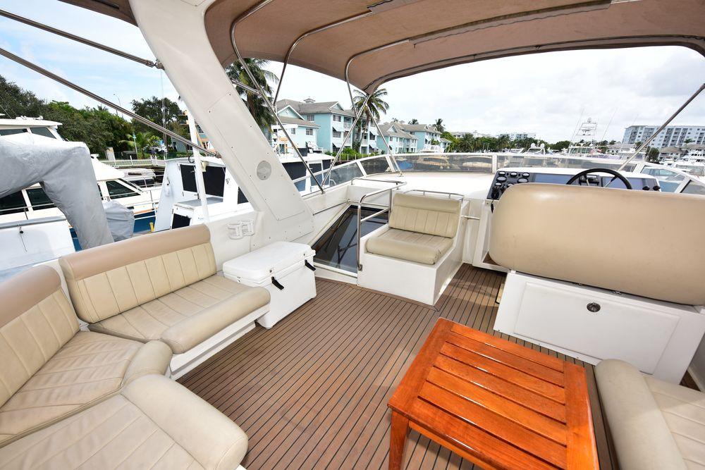 57' 2004 Navigator Rival