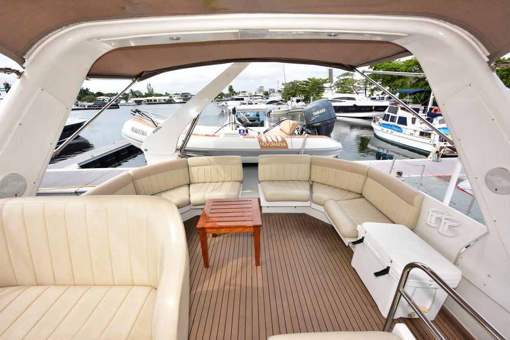 57' 2004 Navigator Rival