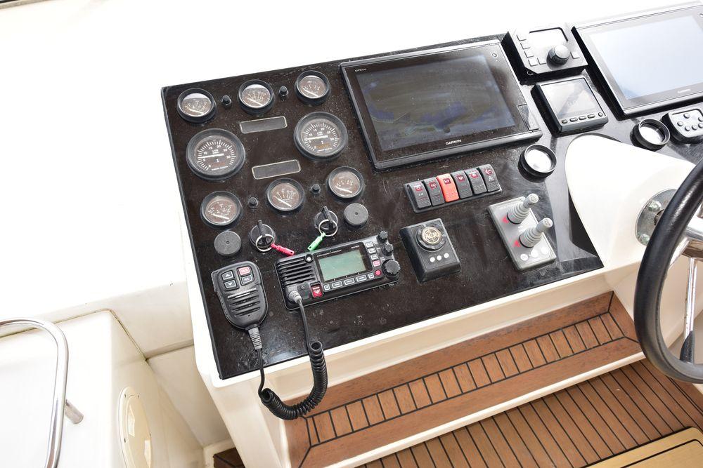 57' 2004 Navigator Rival