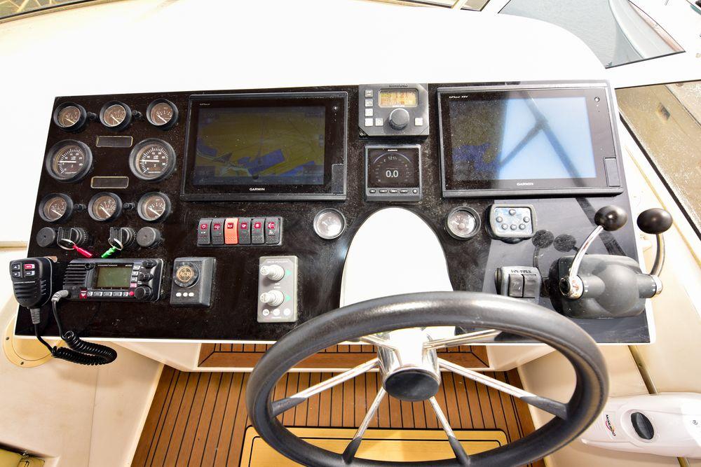 57' 2004 Navigator Rival