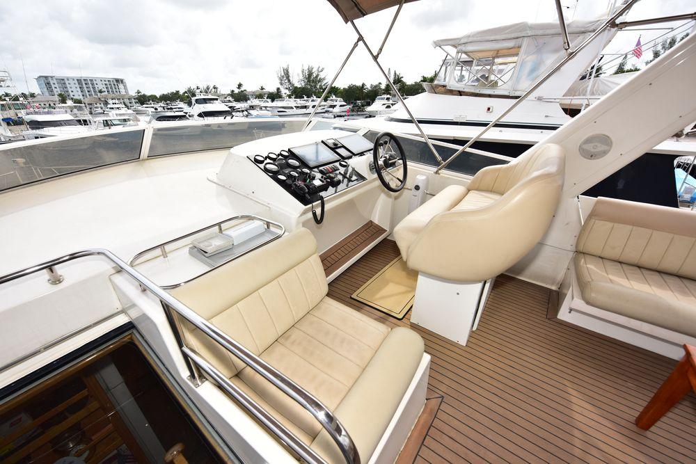 57' 2004 Navigator Rival