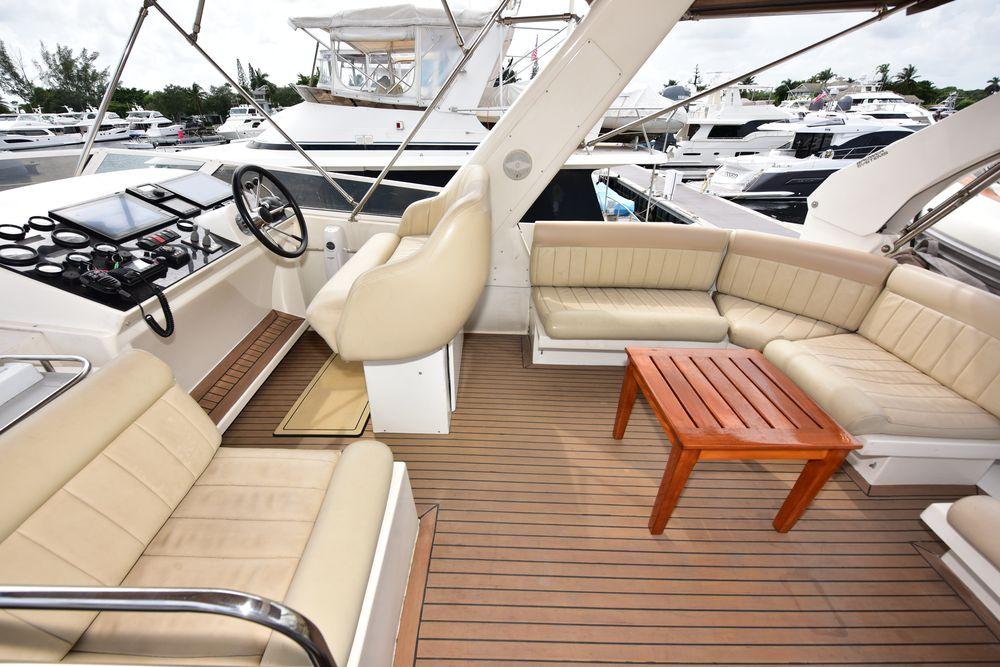 57' 2004 Navigator Rival