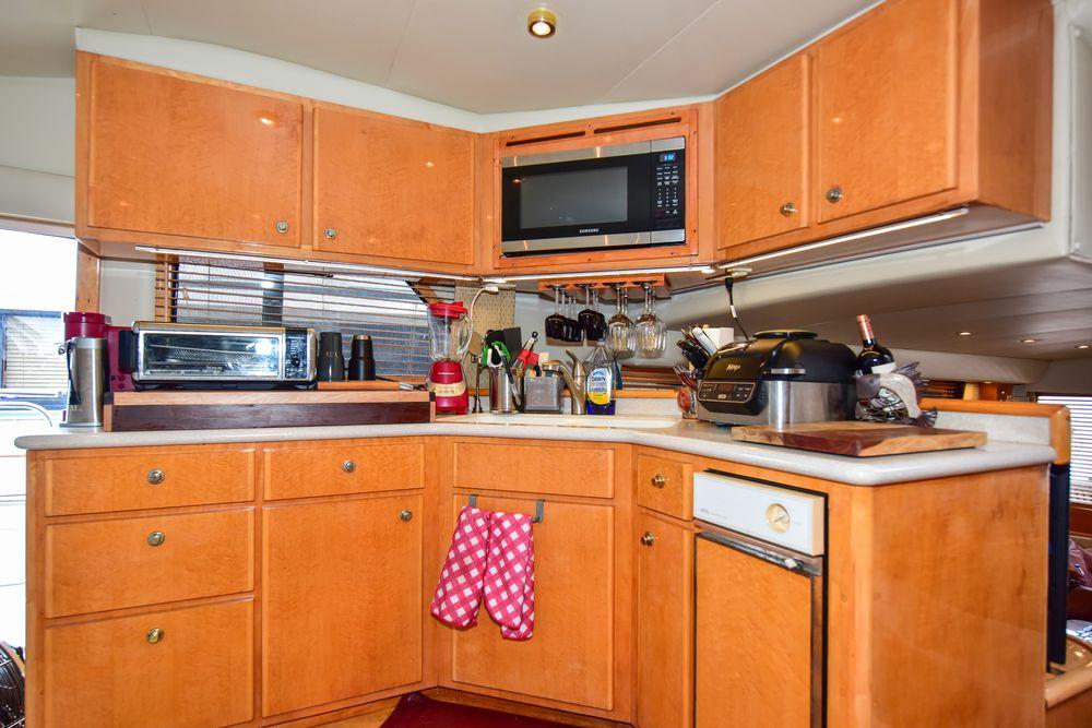 57' 2004 Navigator Rival