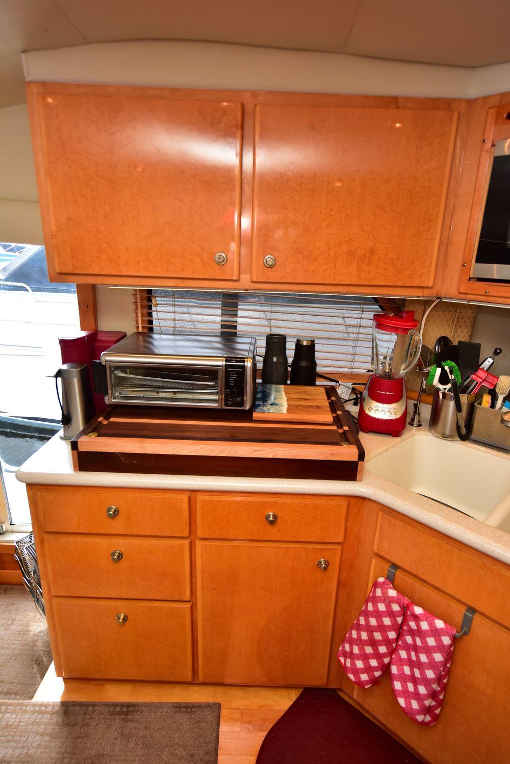 57' 2004 Navigator Rival