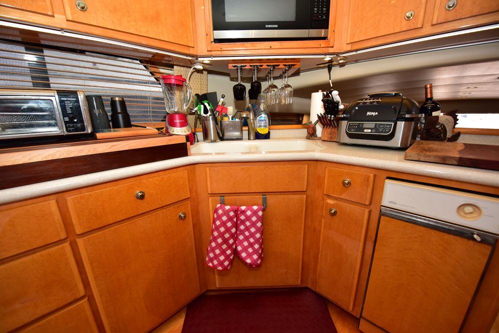 57' 2004 Navigator Rival