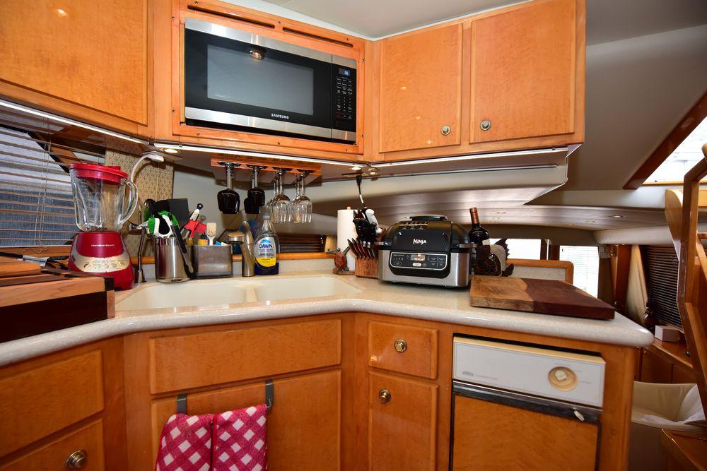 57' 2004 Navigator Rival