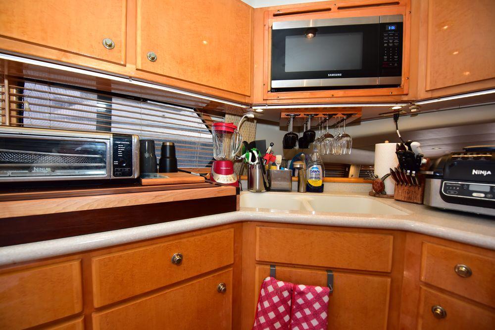 57' 2004 Navigator Rival