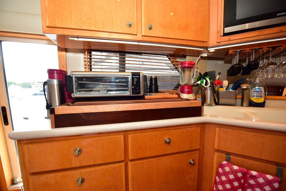 57' 2004 Navigator Rival