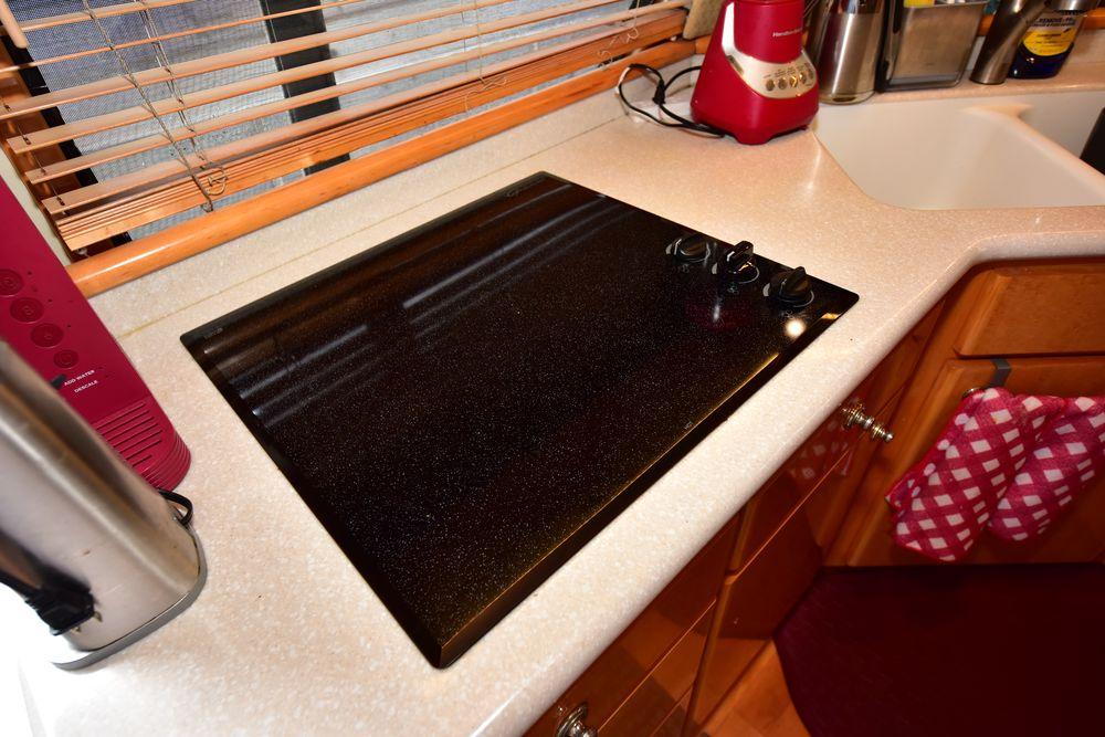 57' 2004 Navigator Rival