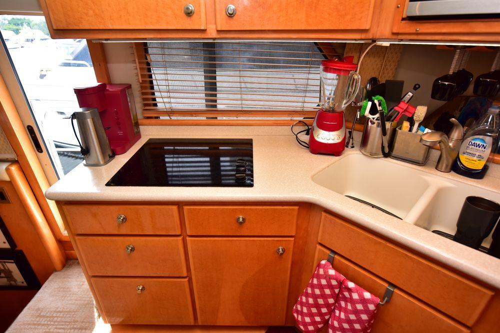 57' 2004 Navigator Rival