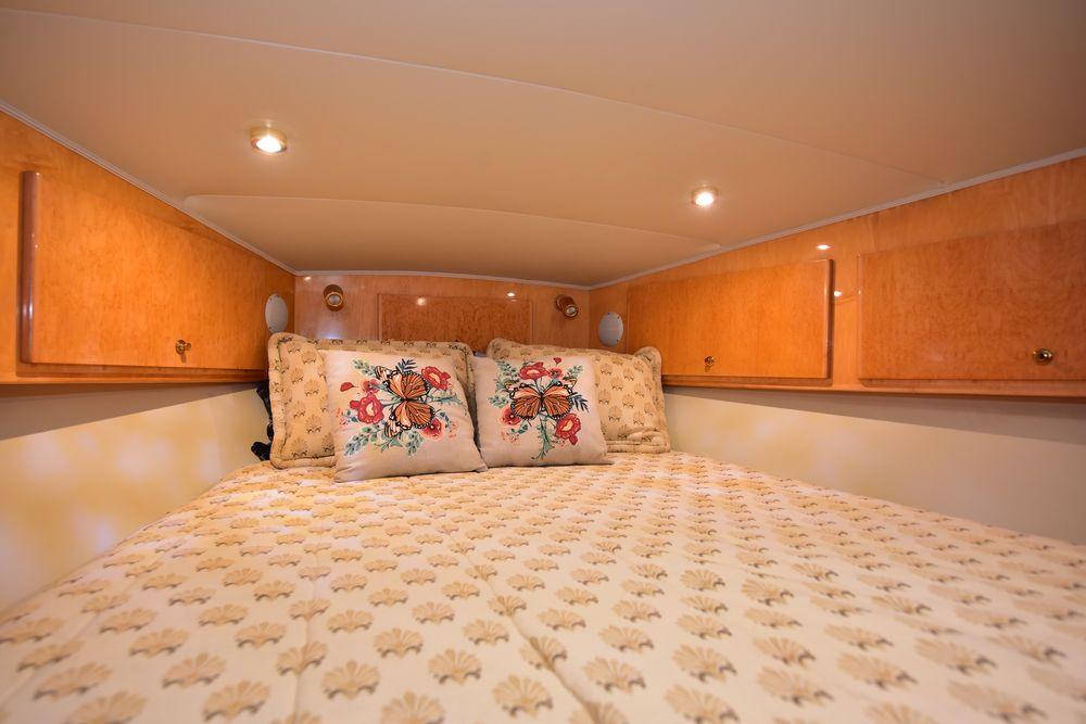 57' 2004 Navigator Rival