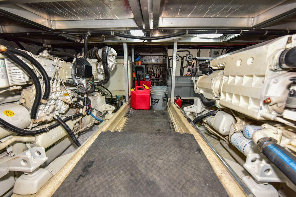 57' 2004 Navigator Rival