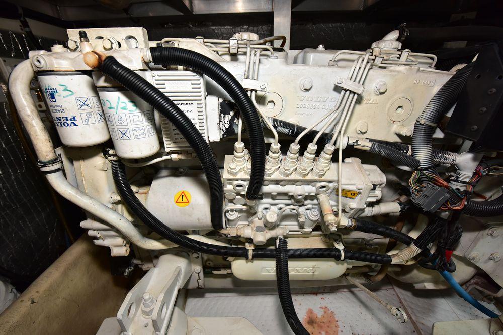 57' 2004 Navigator Rival