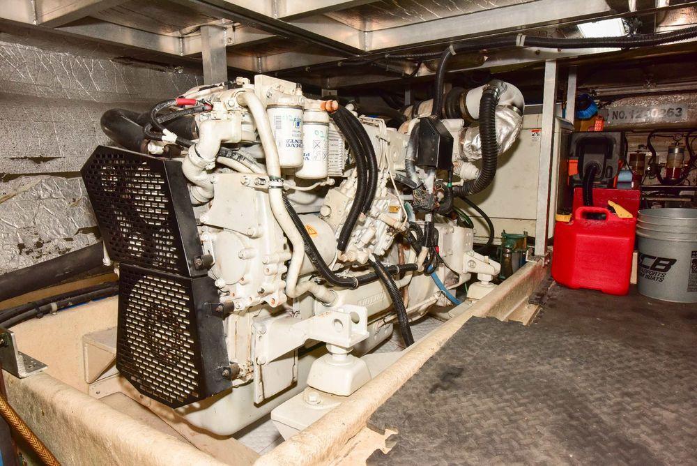 57' 2004 Navigator Rival