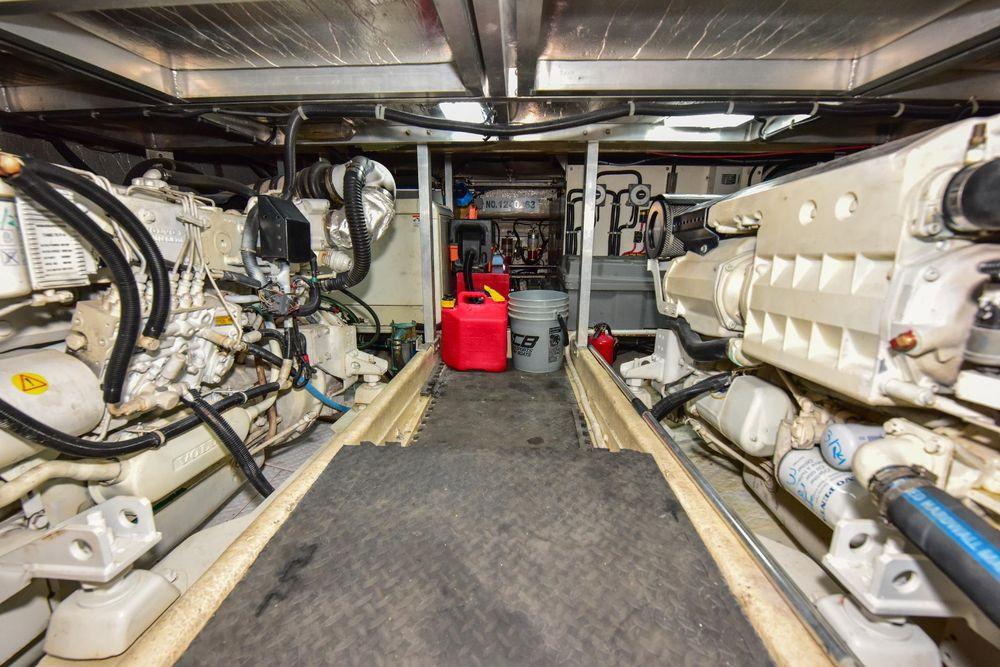 57' 2004 Navigator Rival