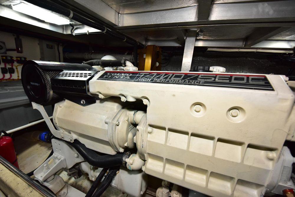 57' 2004 Navigator Rival