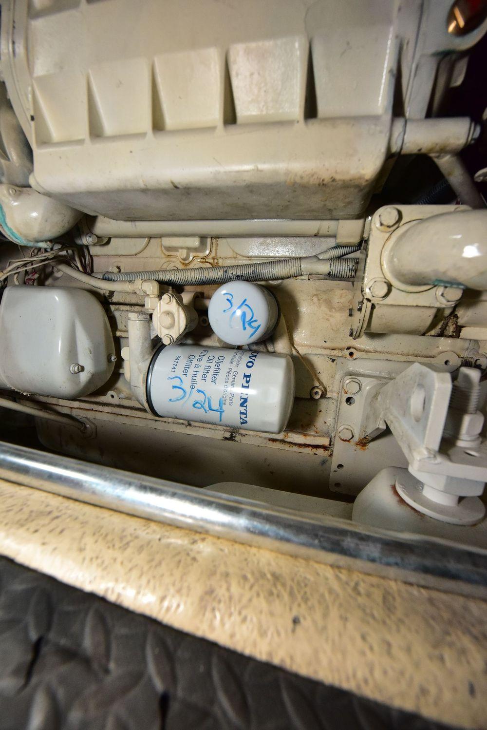 57' 2004 Navigator Rival