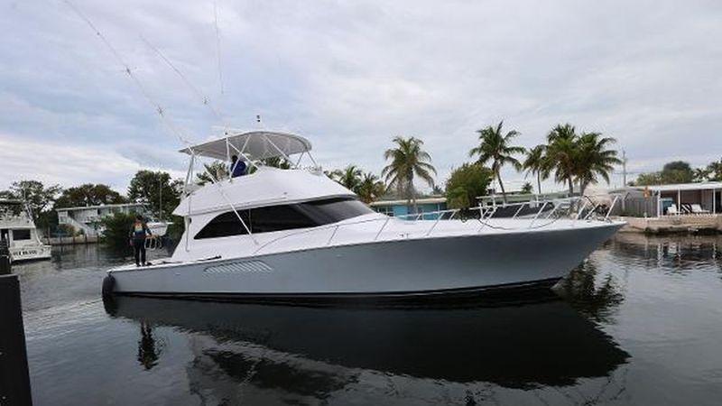 52' 2005 Viking 52 Convertible