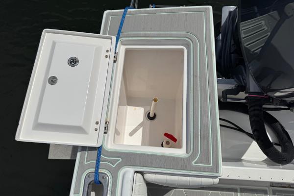 23' 2005 Regulator 23 Cc