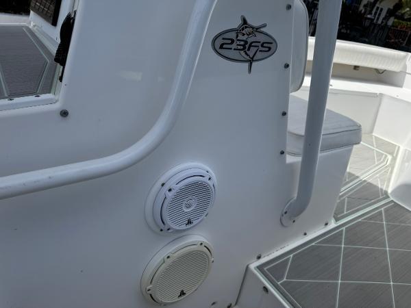 23' 2005 Regulator 23 Cc