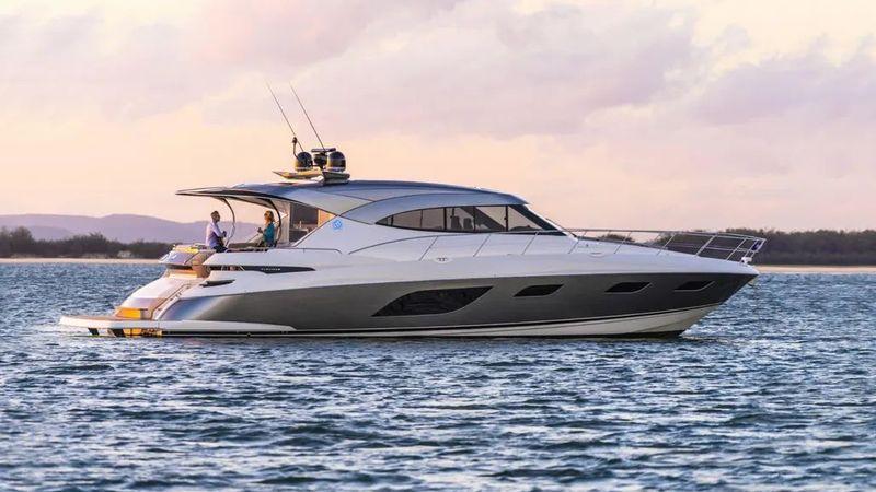 60' 2020 Riviera 6000 Motor Yacht