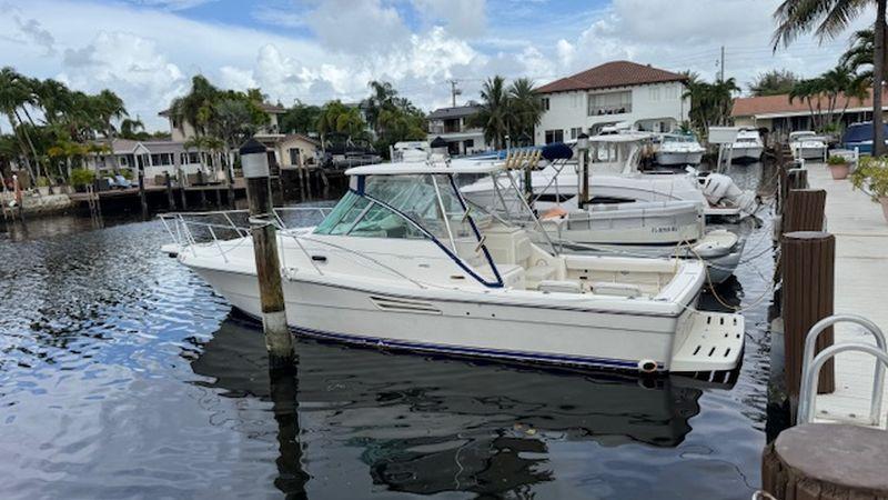 30' 2002 Pursuit 3000 Express