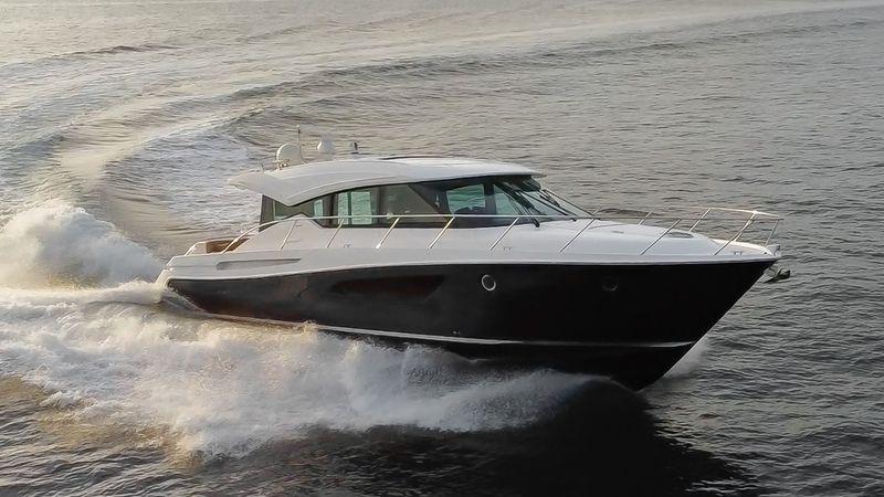 53' 2017 Tiara Yachts C53 Coupe