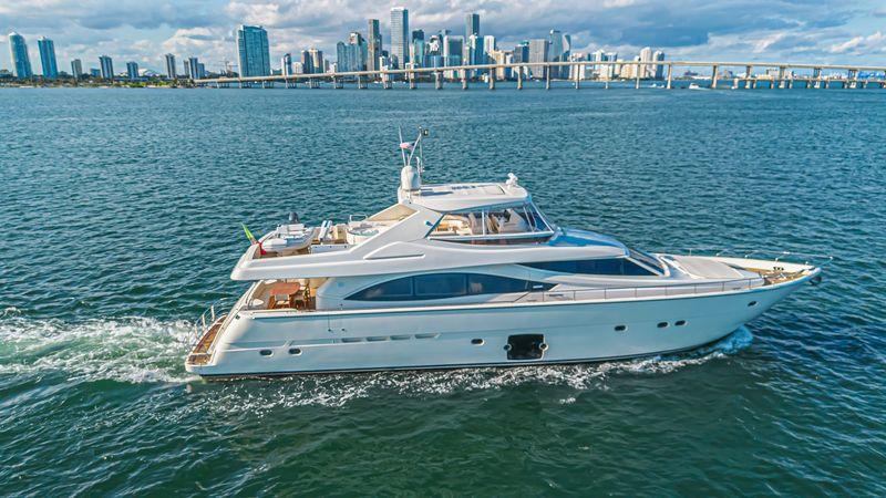 83' 2011 Ferretti Yachts 830
