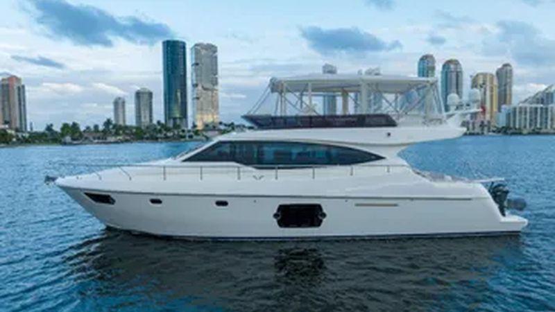 53' 2014 Ferretti Yachts 530